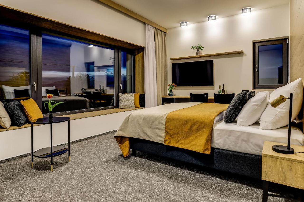 Hotel Maralak Kuncice pod Ondrejnikem Bagian luar foto