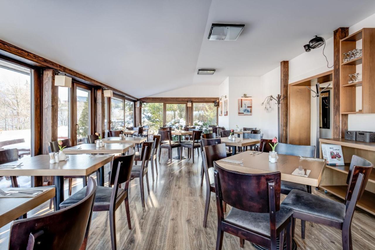 Hotel Maralak Kuncice pod Ondrejnikem Bagian luar foto