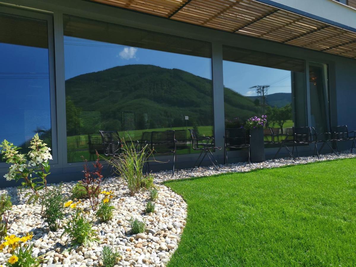 Hotel Maralak Kuncice pod Ondrejnikem Bagian luar foto