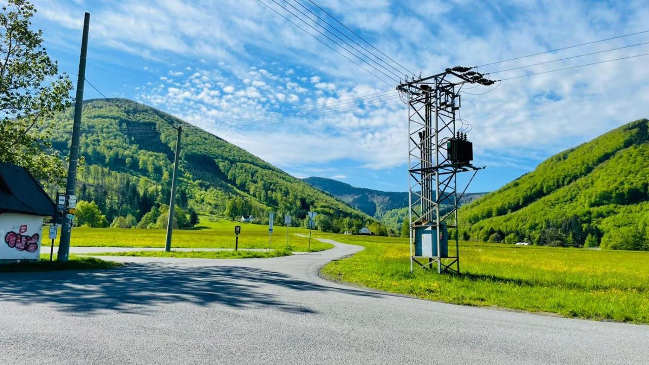 Hotel Maralak Kuncice pod Ondrejnikem Bagian luar foto